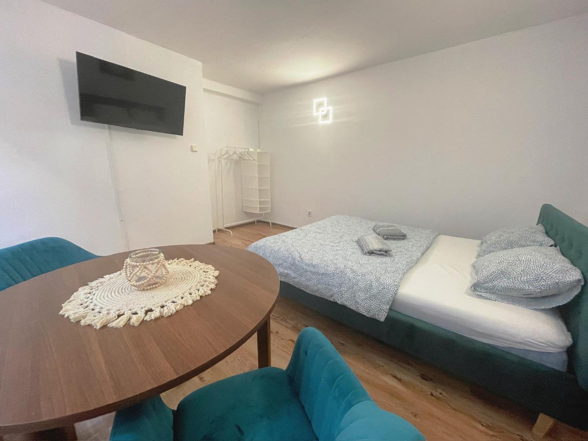 Central Apartment New Studio Kosice Bagian luar foto