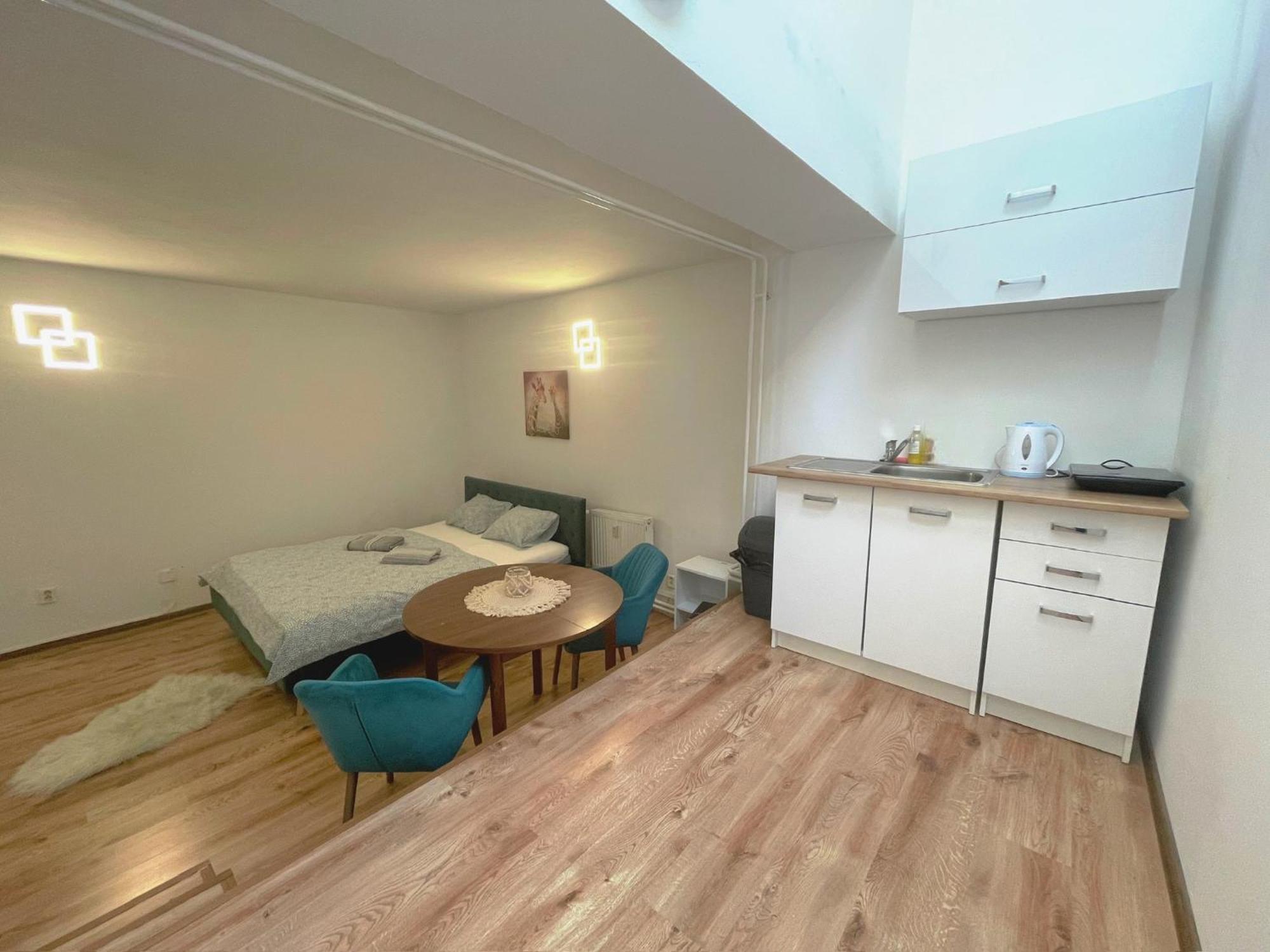 Central Apartment New Studio Kosice Bagian luar foto