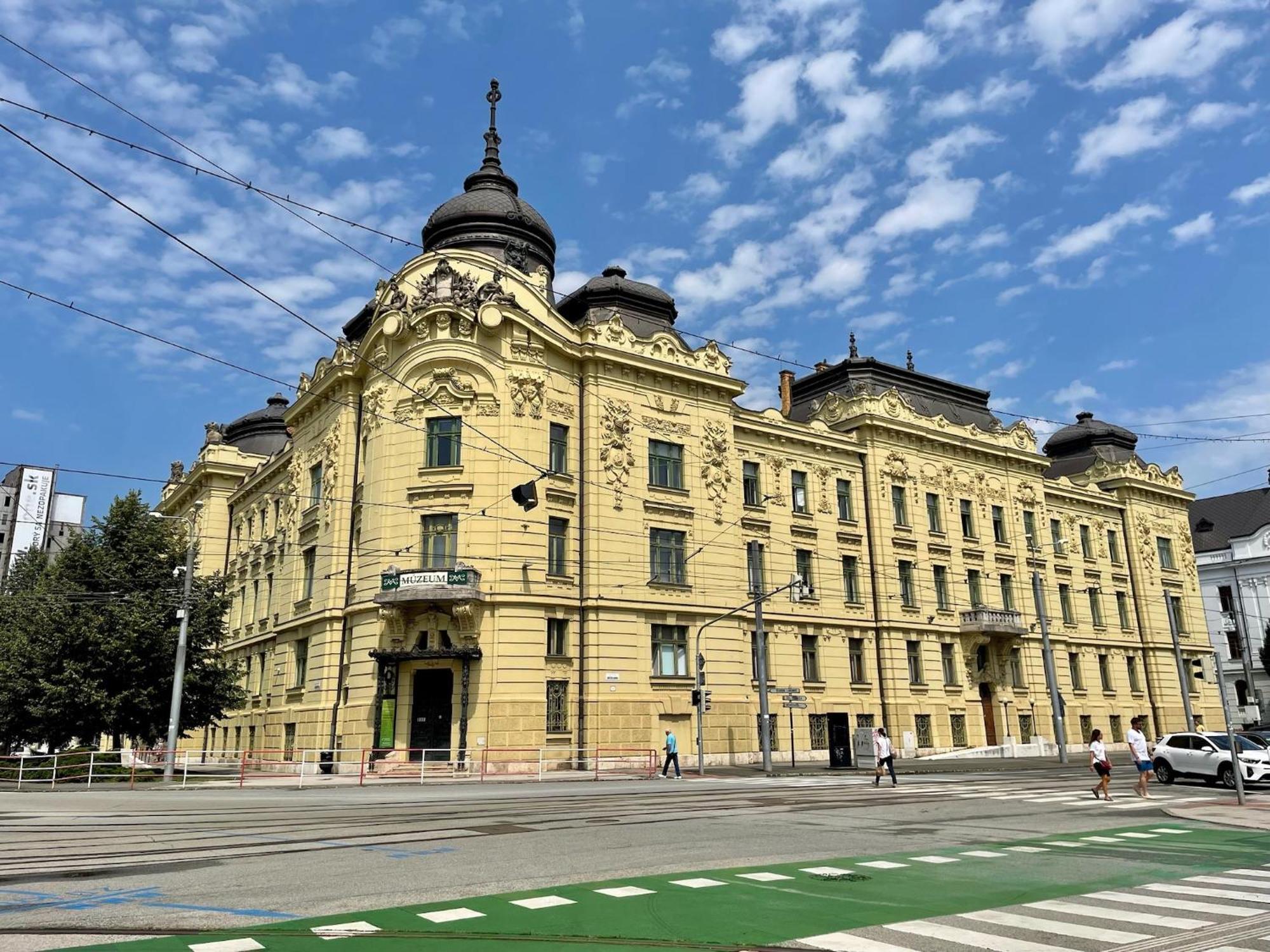 Central Apartment New Studio Kosice Bagian luar foto