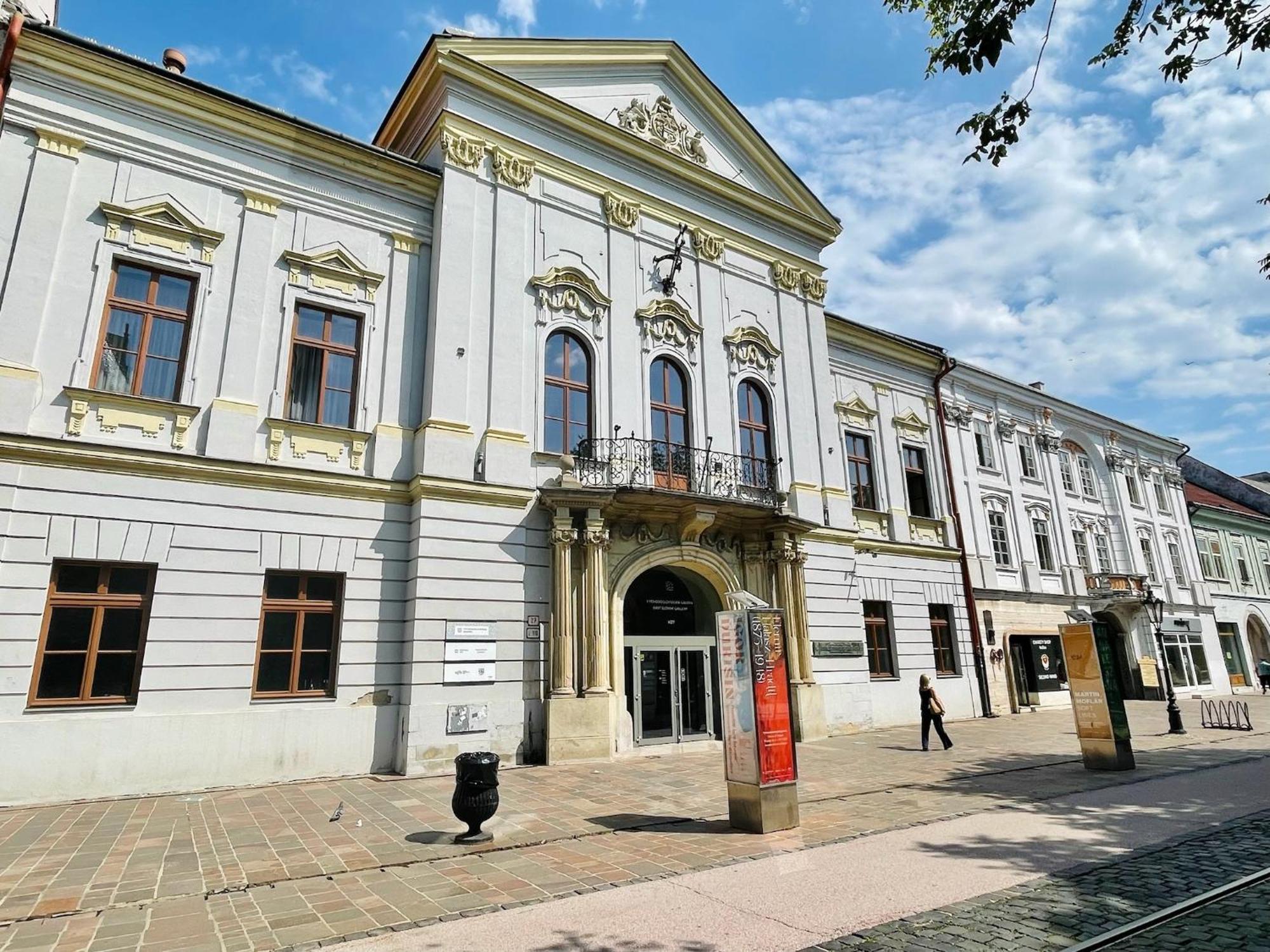 Central Apartment New Studio Kosice Bagian luar foto