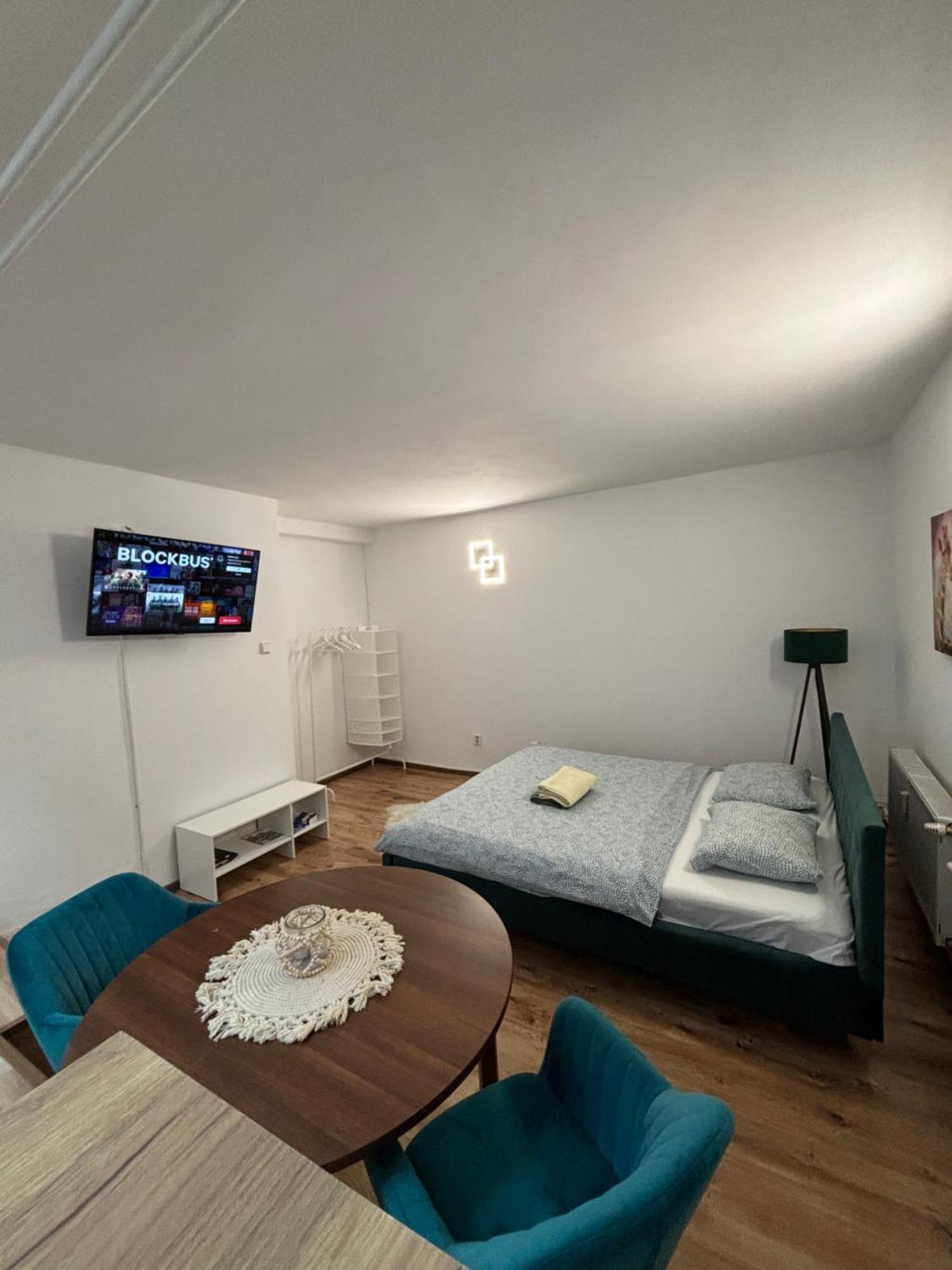 Central Apartment New Studio Kosice Bagian luar foto